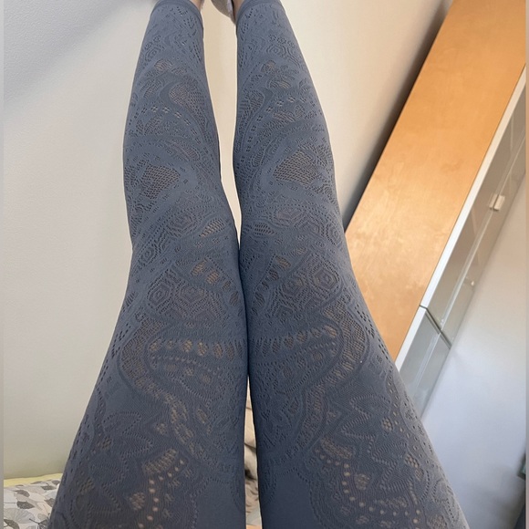 Lululemon laser cut appliqué legging - Picture 3 of 5